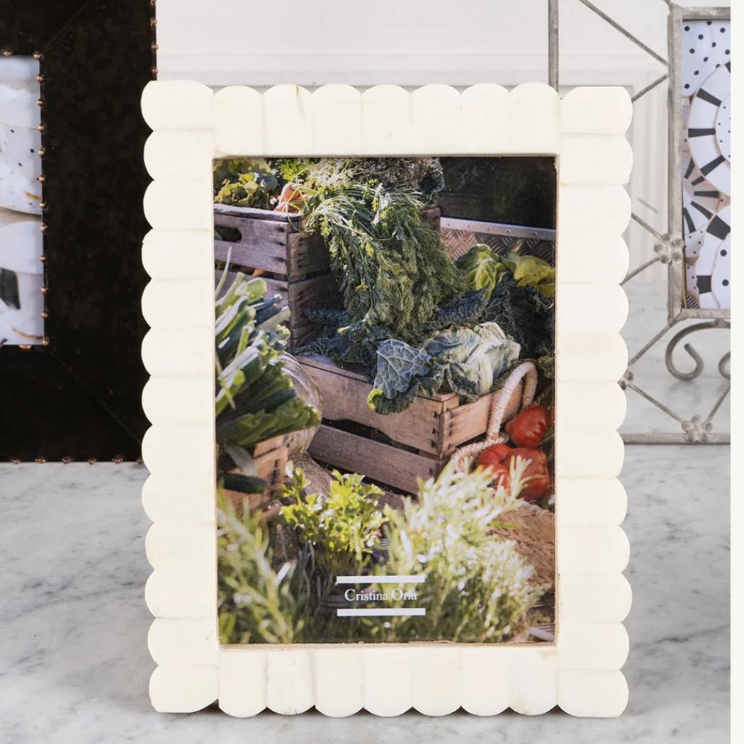 Marco De Fotos Hueso Con Ondas Blanco