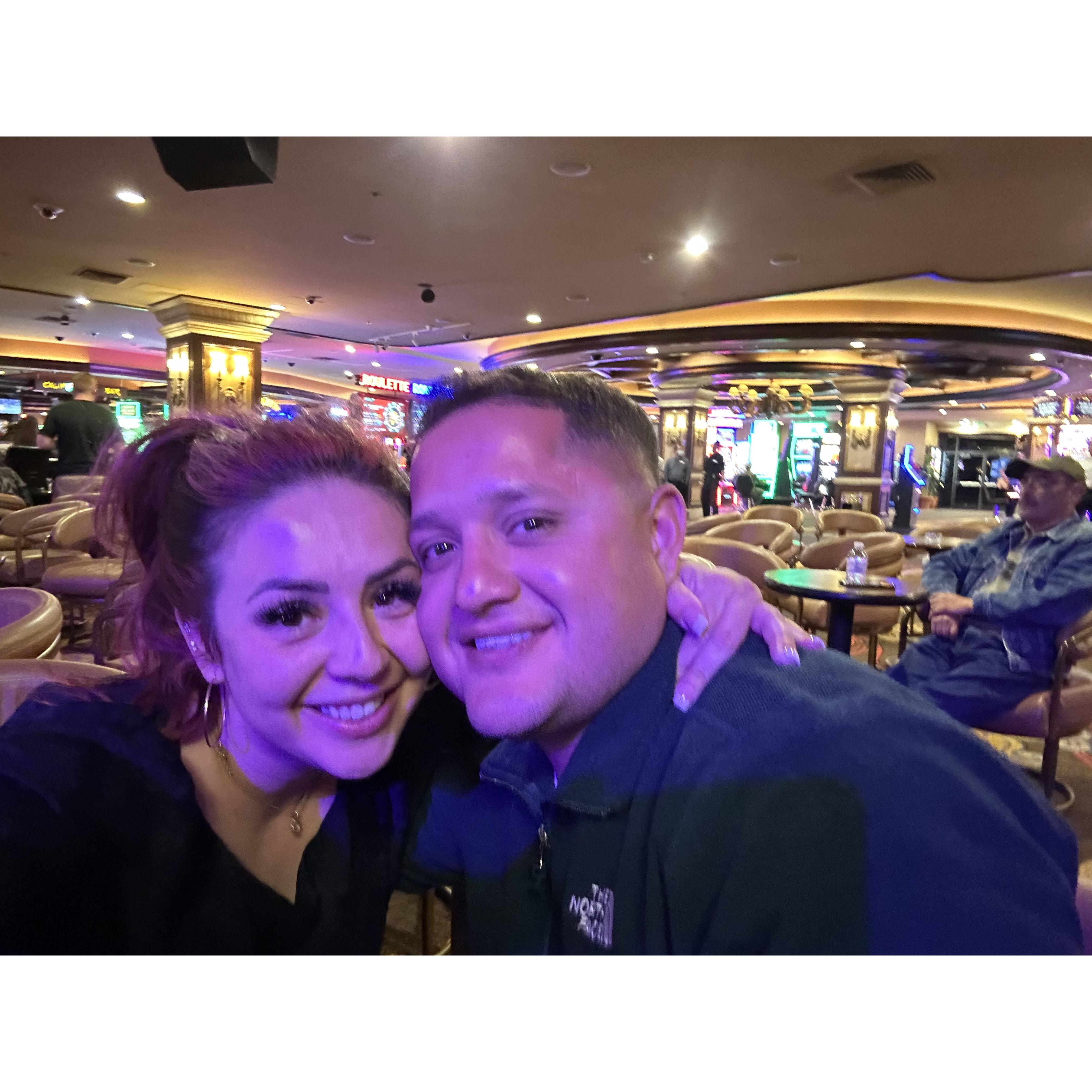 Alex and Donna are always up for an adventure at any hour of the day or night! Here is our impromptu trip to Harrah's in South Lake Tahoe! ¡Alex y Donna siempre están dispuestos a vivir una aventura a cualquier hora del día o de la noche! ¡Aquí está nuestro viaje improvisado a Harrah's en South Lake Tahoe!