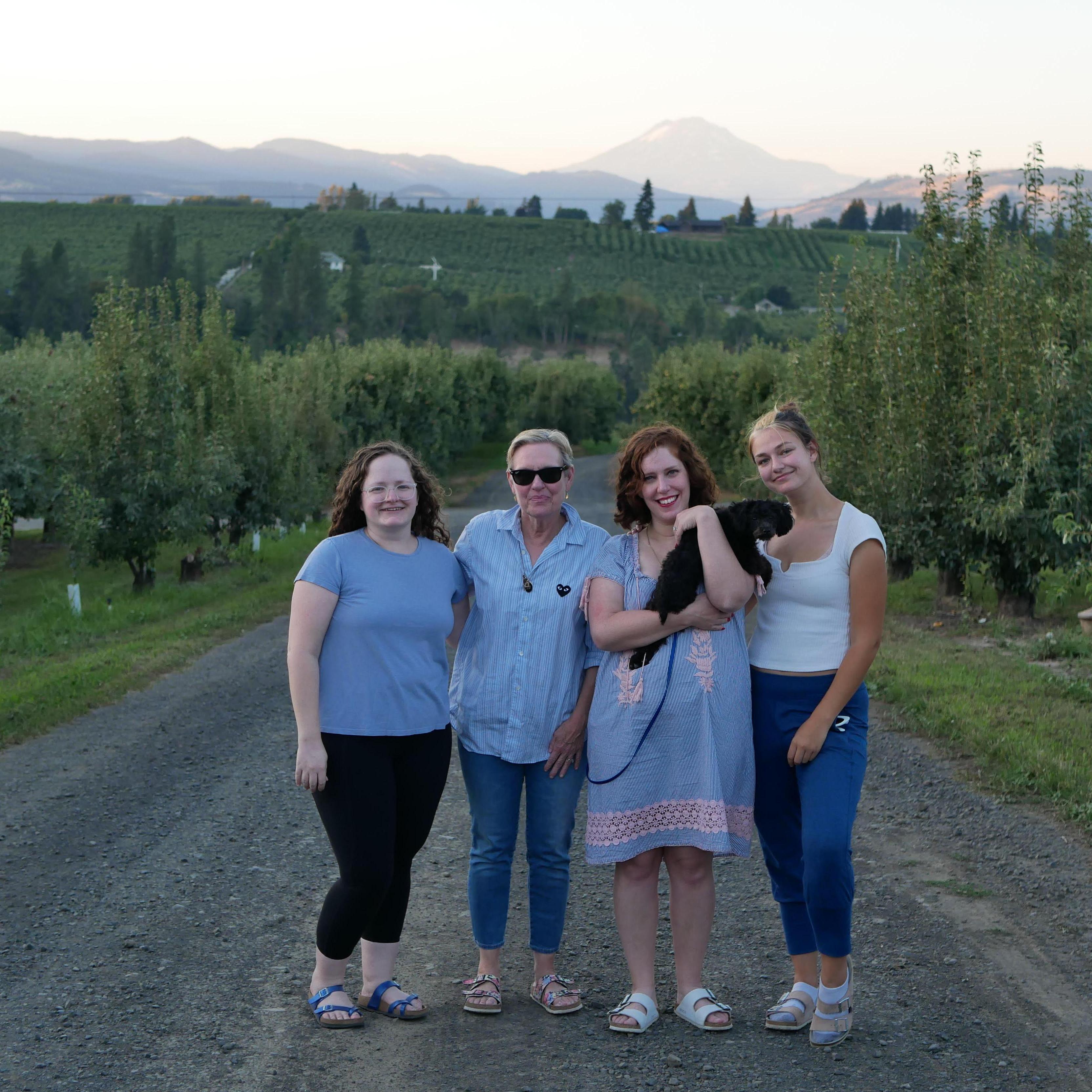 Emma, her sisters Alice and Joanna, and her mom, Kathy after the proposal! It was the first time since the beginning of the pandemic that Emma had seen them so it felt even sweeter to be with them!