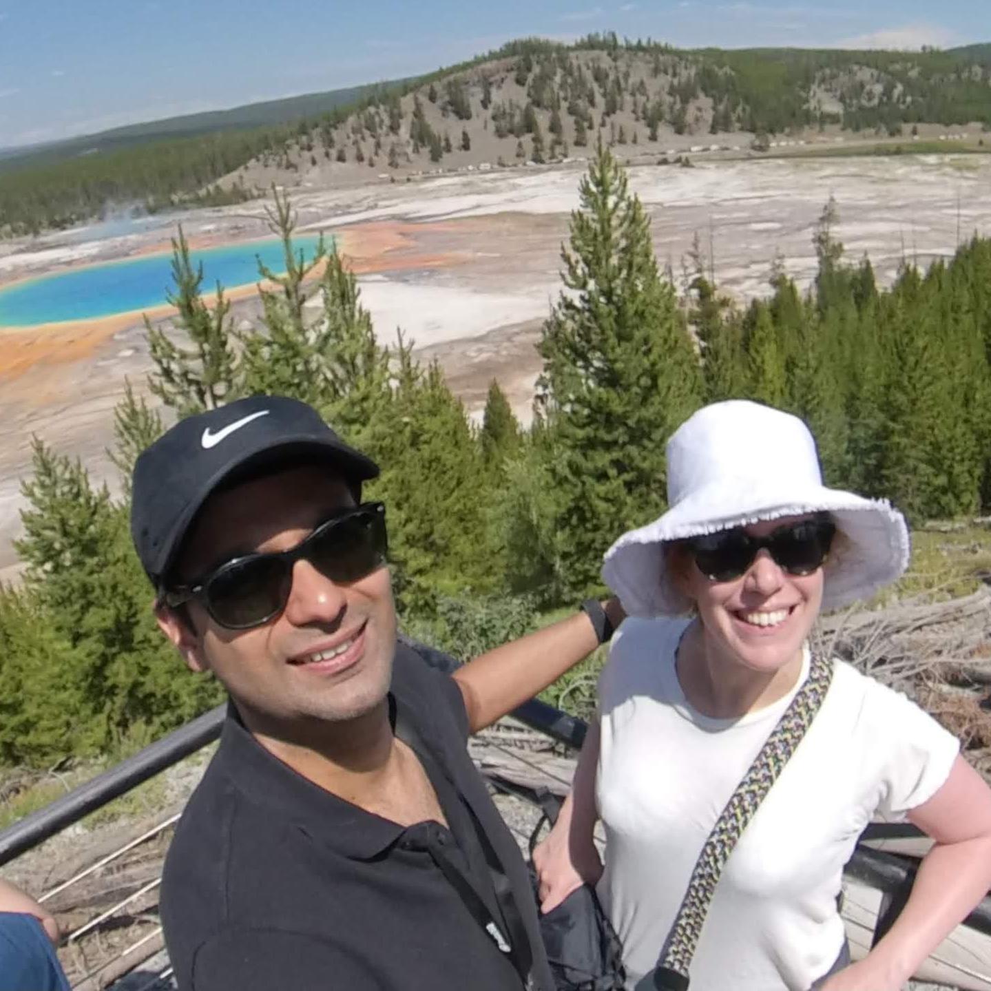 Emma and Mil in Yellowstone in front of the Grand Prismatic Spring!