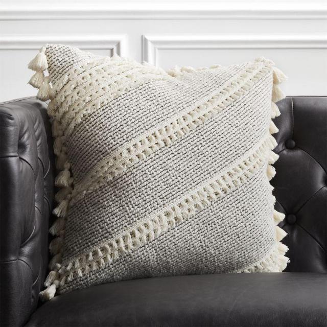 18" Liana White Tassel Pillow