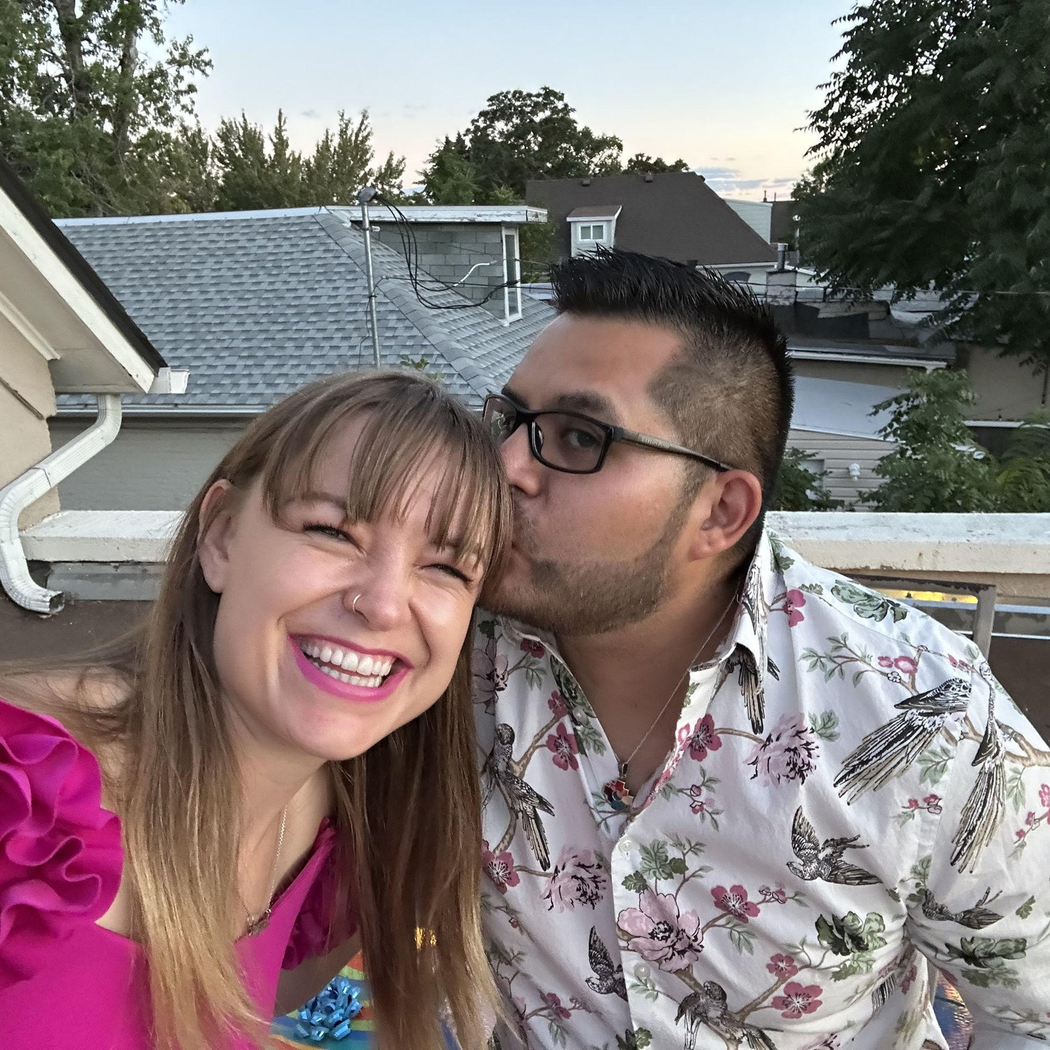 Moments after Raquel proposed to Carlos during a surprise rooftop birthday dinner. | Momentos después de que Raquel le propusiera matrimonio a Carlos durante una cena de sorpresa en la azotea.