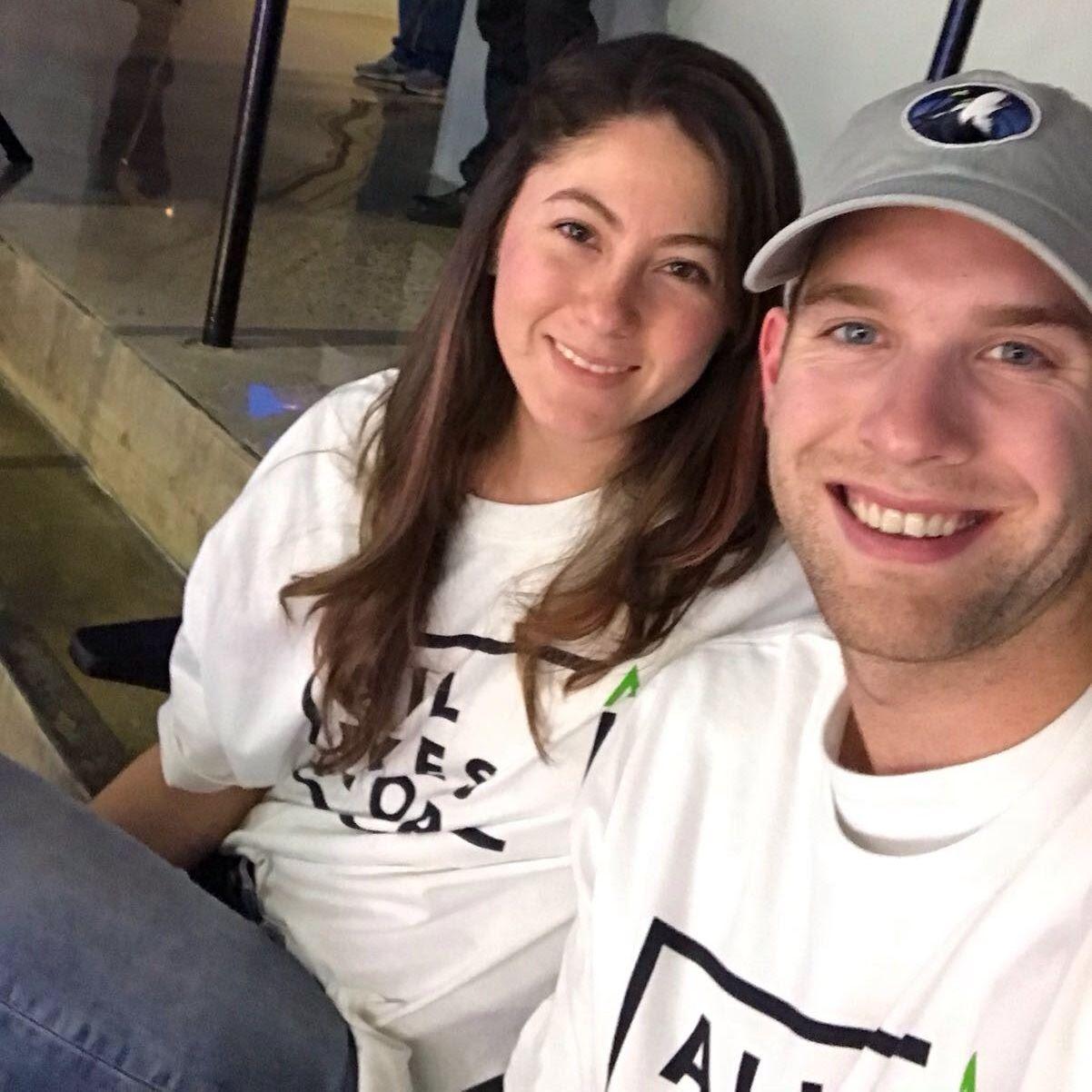 Our first photo together, when Kyle brought Mishelle to her first Minnesota Timberwolves game - the start of many shared firsts.

Nuestra primera foto juntos, cuando Kyle llevó a Mishelle a su primer partido de los Minnesota Timberwolves — el comienzo de muchos primeros momentos compartidos.