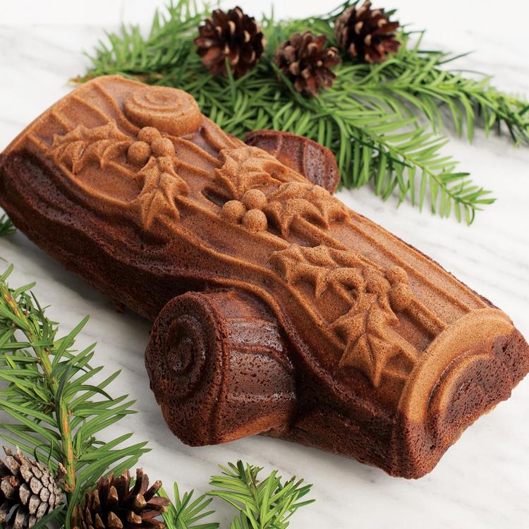 Nordic Ware, Gingerbread House Bundt Pan - Zola