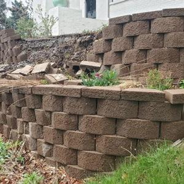 Home Improvement: Engineer consult on retaining wall