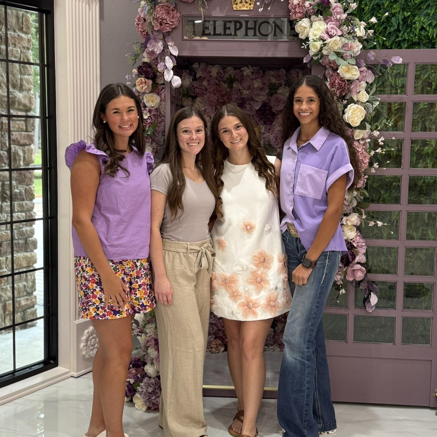 The Bride and her bridesmaids dress shopping!!