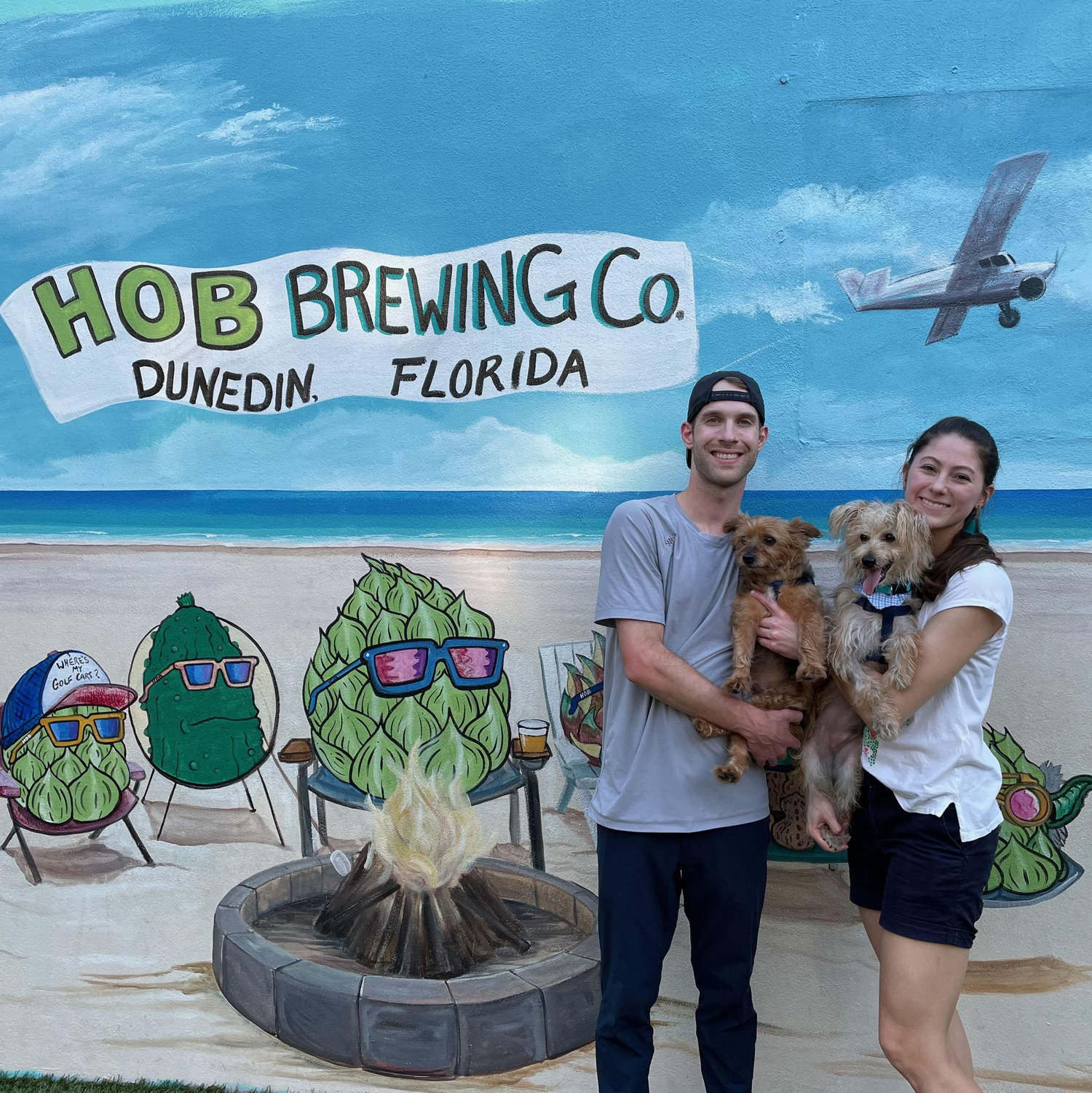 Shortly after adopting Coco and Lenny, our little family grew by eight paws - a moment that changed our lives in the best way.

Poco después de adoptar a Coco y Lenny, nuestra pequeña familia creció por ocho paticas - un momento que nos cambió la vida de la mejor manera.