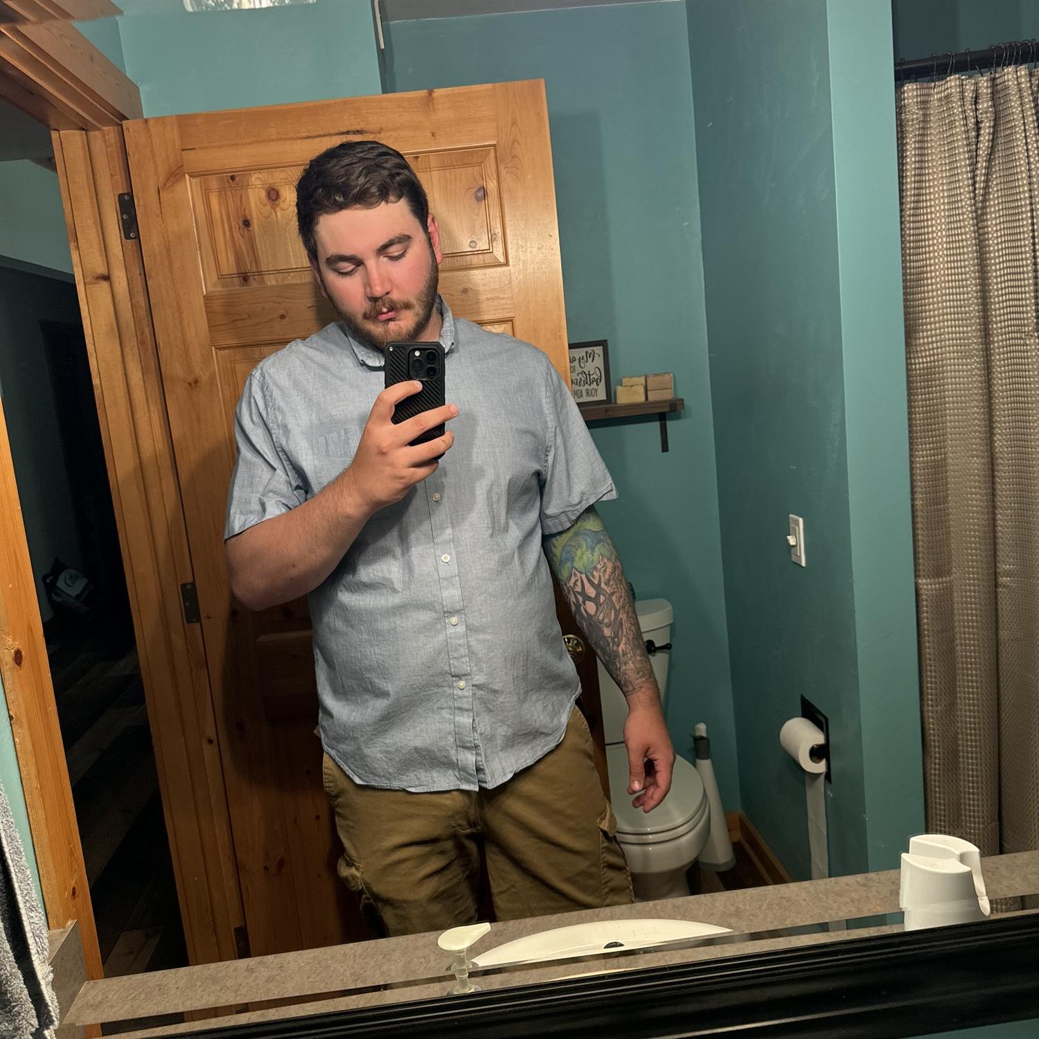 First date, Dylan sent an outfit check to Hannah and Sandra.