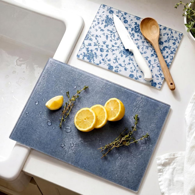 Thenshop Set of 2 Blue Floral Tempered Glass Cutting Boards Vintage Decorative Cutting Boards Heat Resistant with Non-slip Feet for Kitchen Counter Housewarming Wedding Gift 7.9x11inch+11x15 Inch