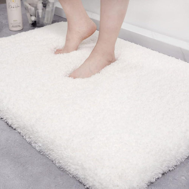 ILANGO Microfiber Bathroom Rug Super Absorbent, Washable Bath Mat Non Slip for Floor, Thick Plush Shaggy Bath Rug with Rubber Bottom for Bathtub Shower Room Sink, Extra Soft 16.9" * 23.6" (White)