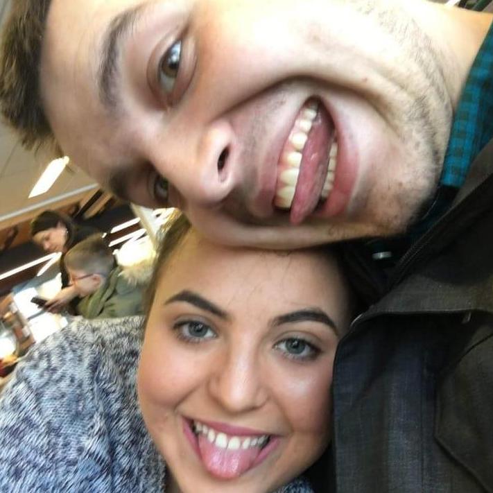 December 24, 2017
A few hours before we would spend our first Christmas together alone in Baie-Comeau! François made Jade Lynn walk in the deep snow to the gas station.
Jade 1 - François 1