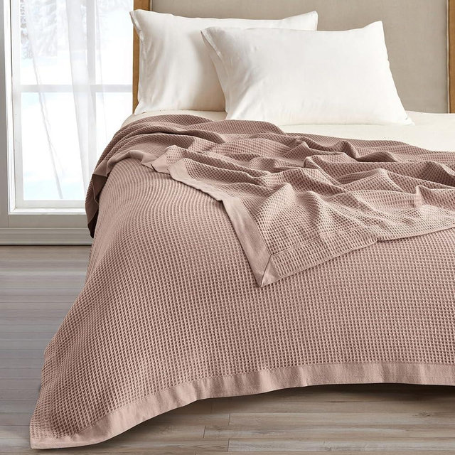 Great Bay Home 100% Cotton Blanket for Full/Queen Size Bed | Lightweight and Breathable Waffle Weave Blankets for Summer & Spring | Versatile, Layering Pink Bed Blanket, Redwood, 90x90 inches
