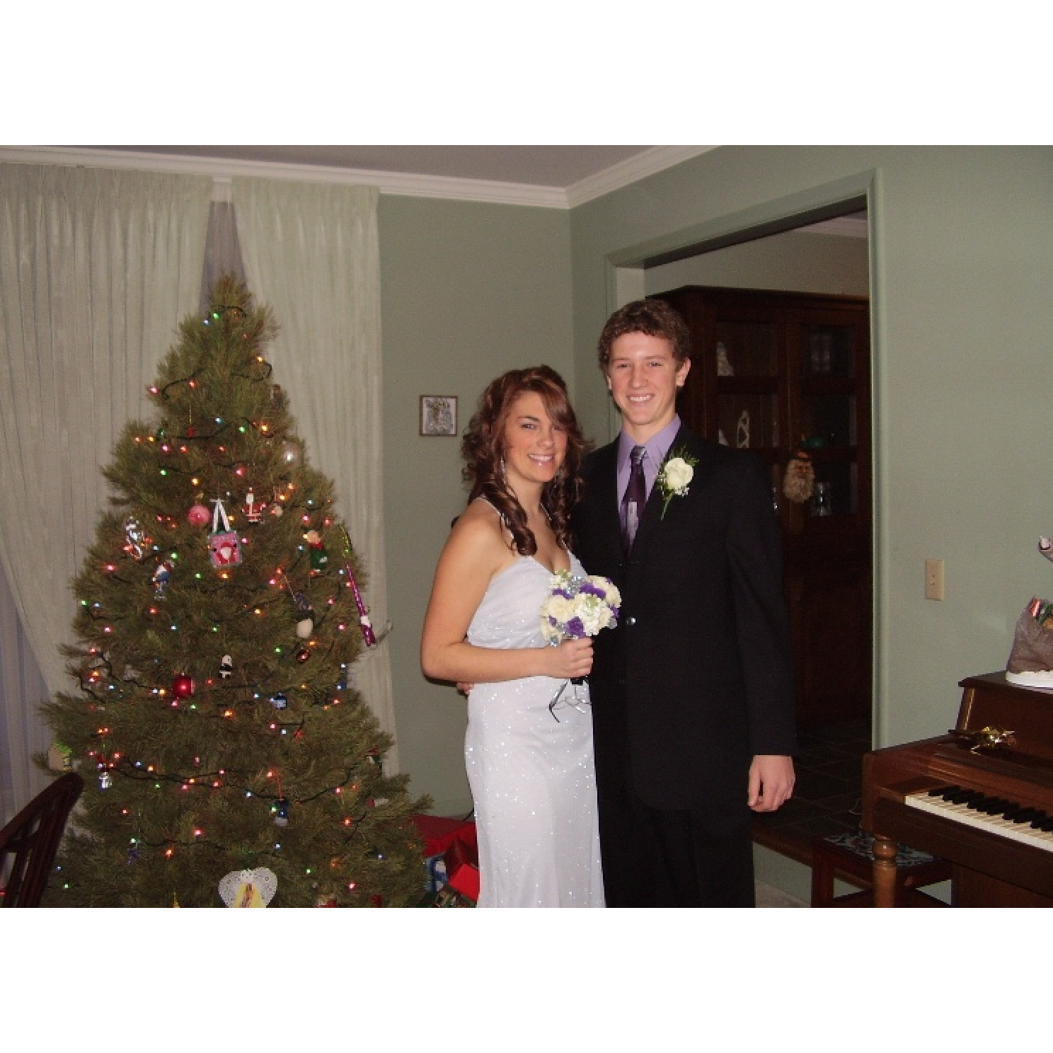 Sophomores in high school / Christmas Dance '05