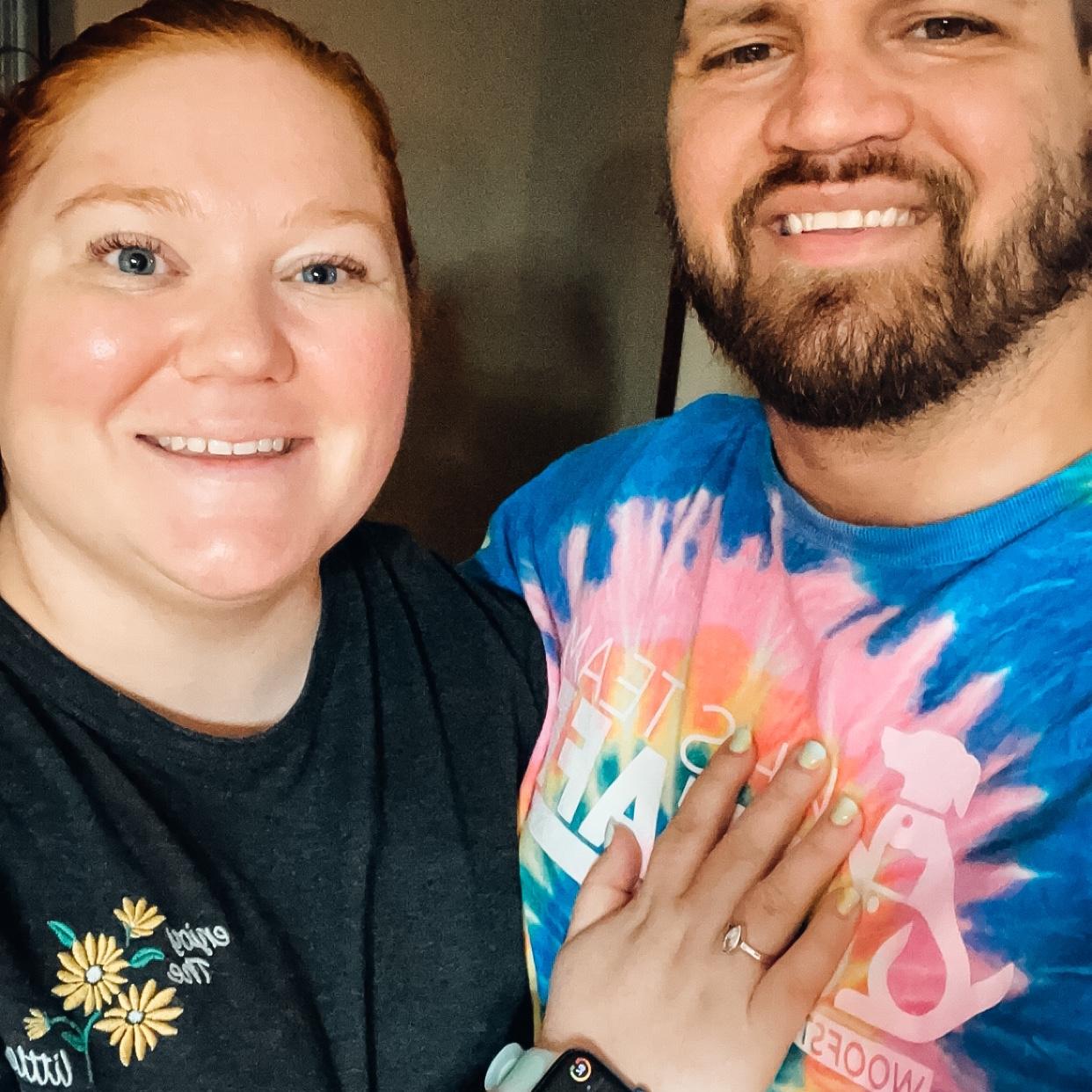 WE’RE ENGAGED! 💍