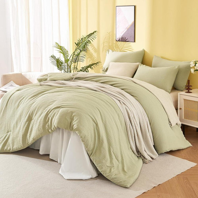 BUPIRD 3 Pieces Sage Green King Comforter Set, Lightweight Double-Layer Crinkle Gauze All Season Soft Bedding (90x104 in Comforter & 2 Pillowcases)