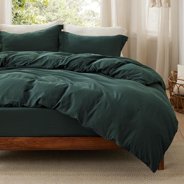 Bedsure Duvet Cover Queen Size with Fitted Sheet - 4 Pieces Prewashed Extra Soft Bedding Set, Includes 1 Duvet Cover 90x90 Inches with Zipper Closure, 2 Pillow Shams, 1 Fitted Sheet, Forest Green