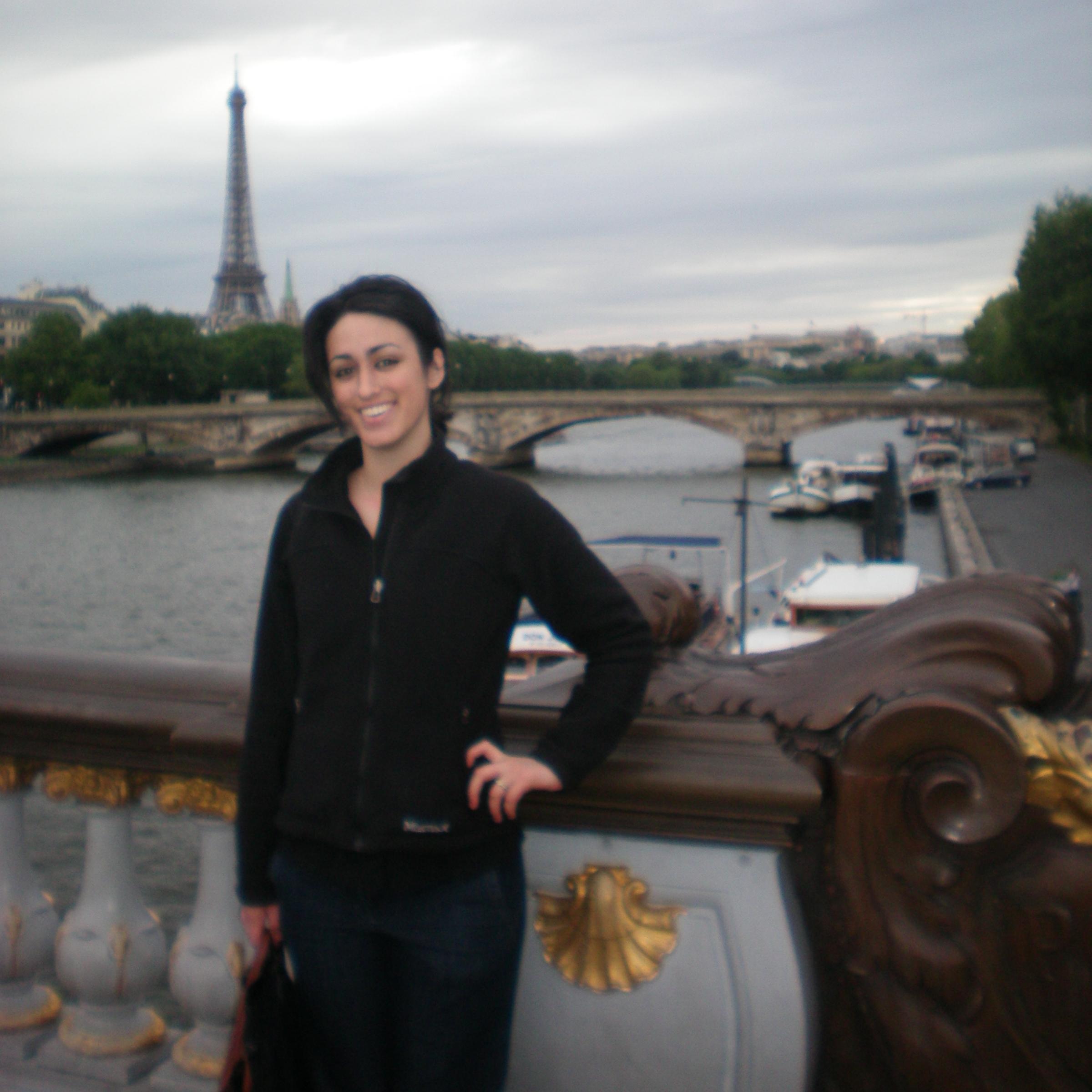 Jose recreates the magic of Amsterdam from his visit while Katie was abroad, and throws in Paris for extra romance :-)
Paris, France, July 2009