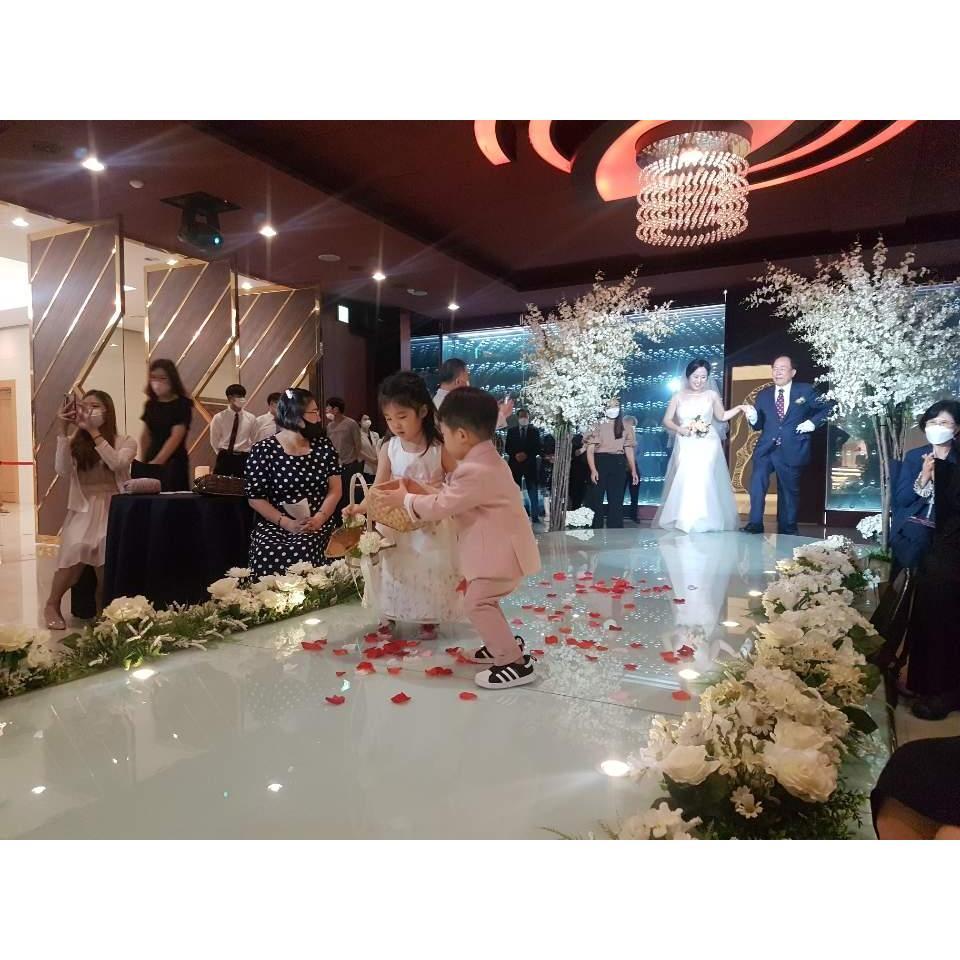 한국에서 가까운 가족들과 함께 작은 결혼식1