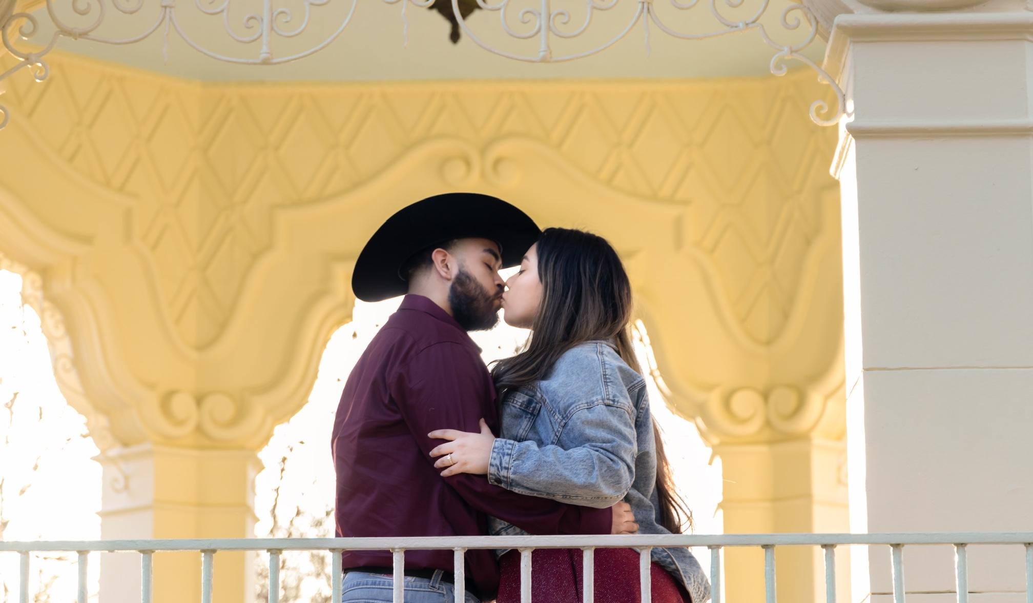 The Wedding Website of Alyza Gonzalez and Damian Alfaro