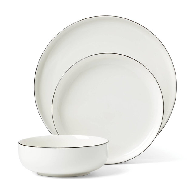 Oneida 12pc Dinnerware Set Black Rim