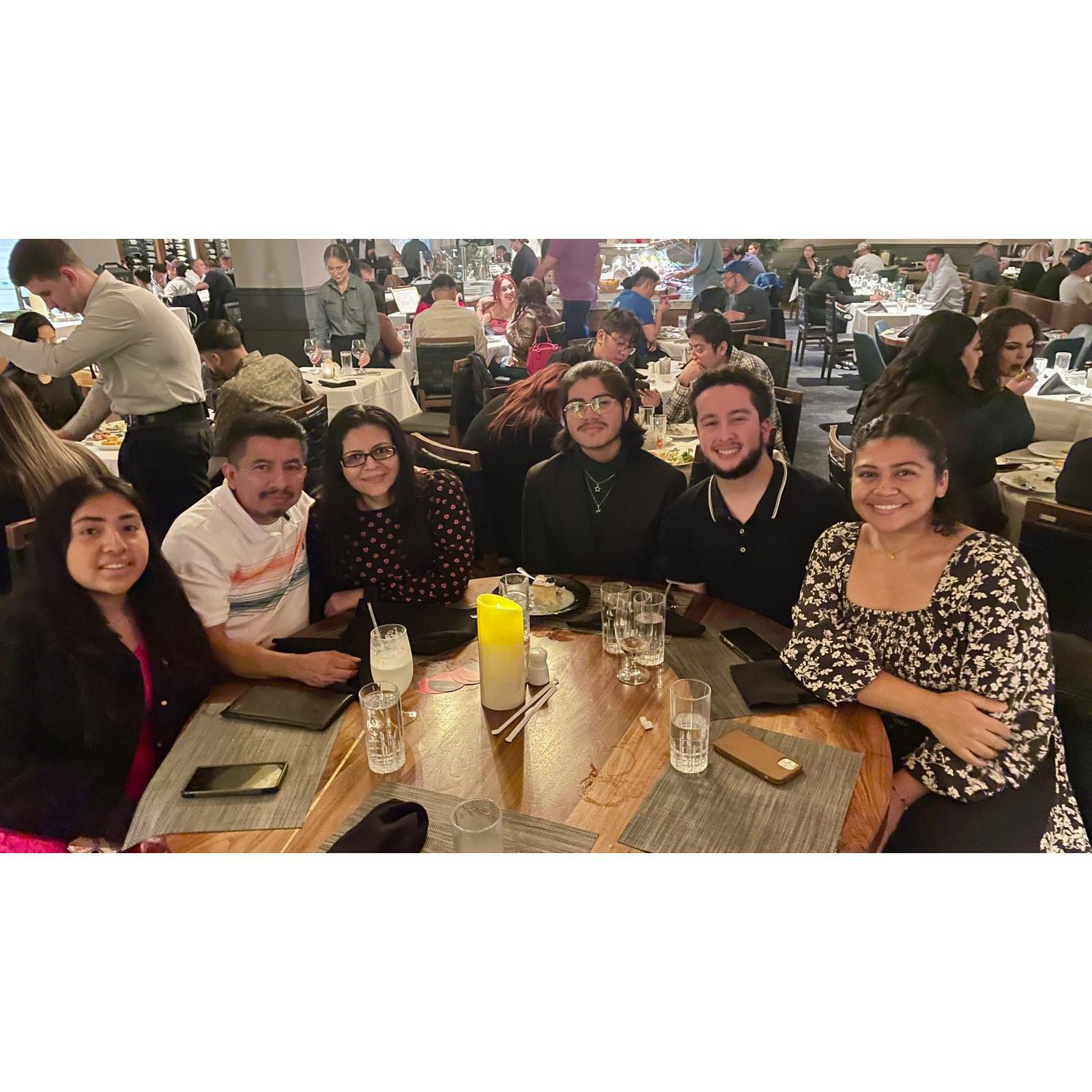 Primer Cena En Familia