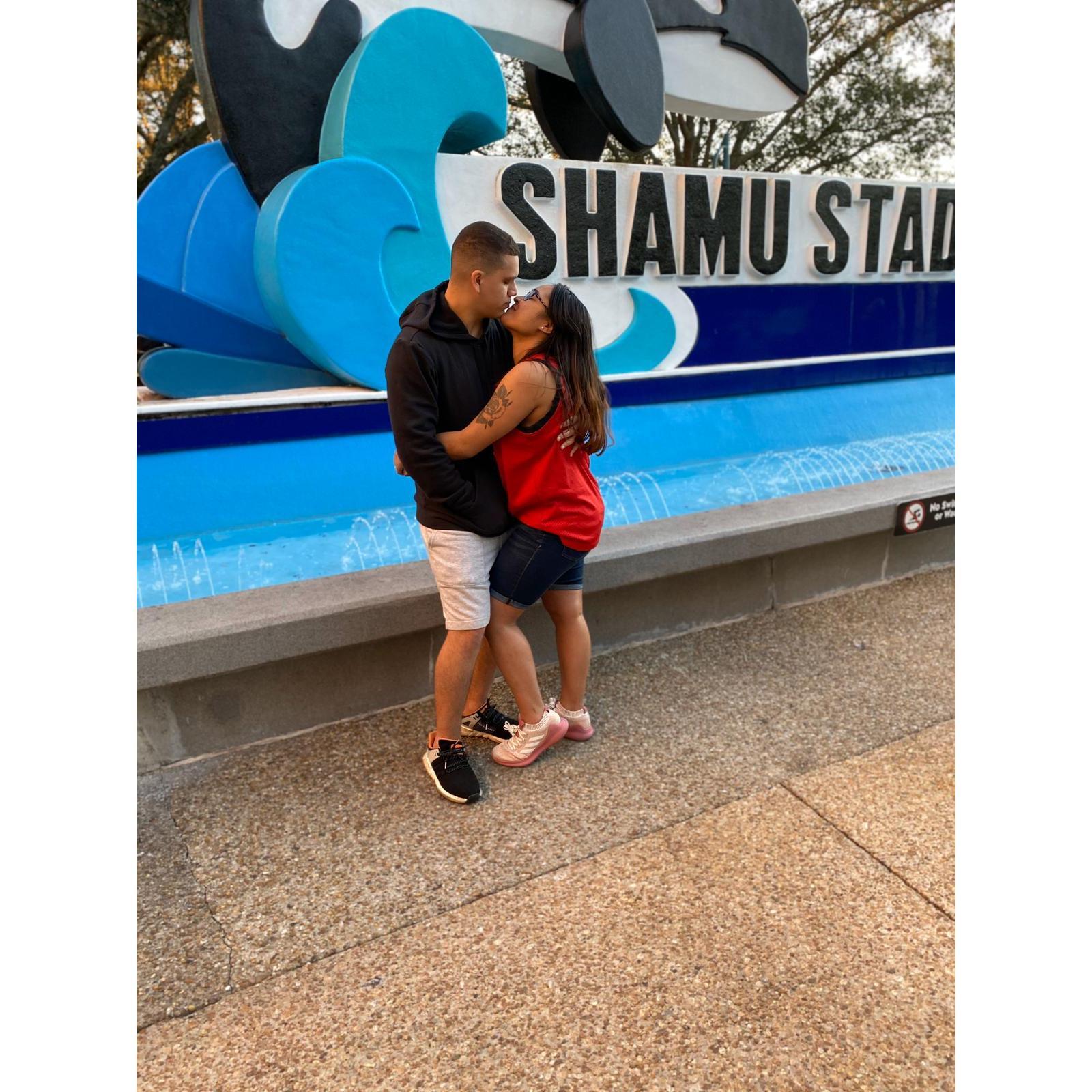 Our first time at SeaWorld together. Nuestra primera vez en SeaWorld juntos.