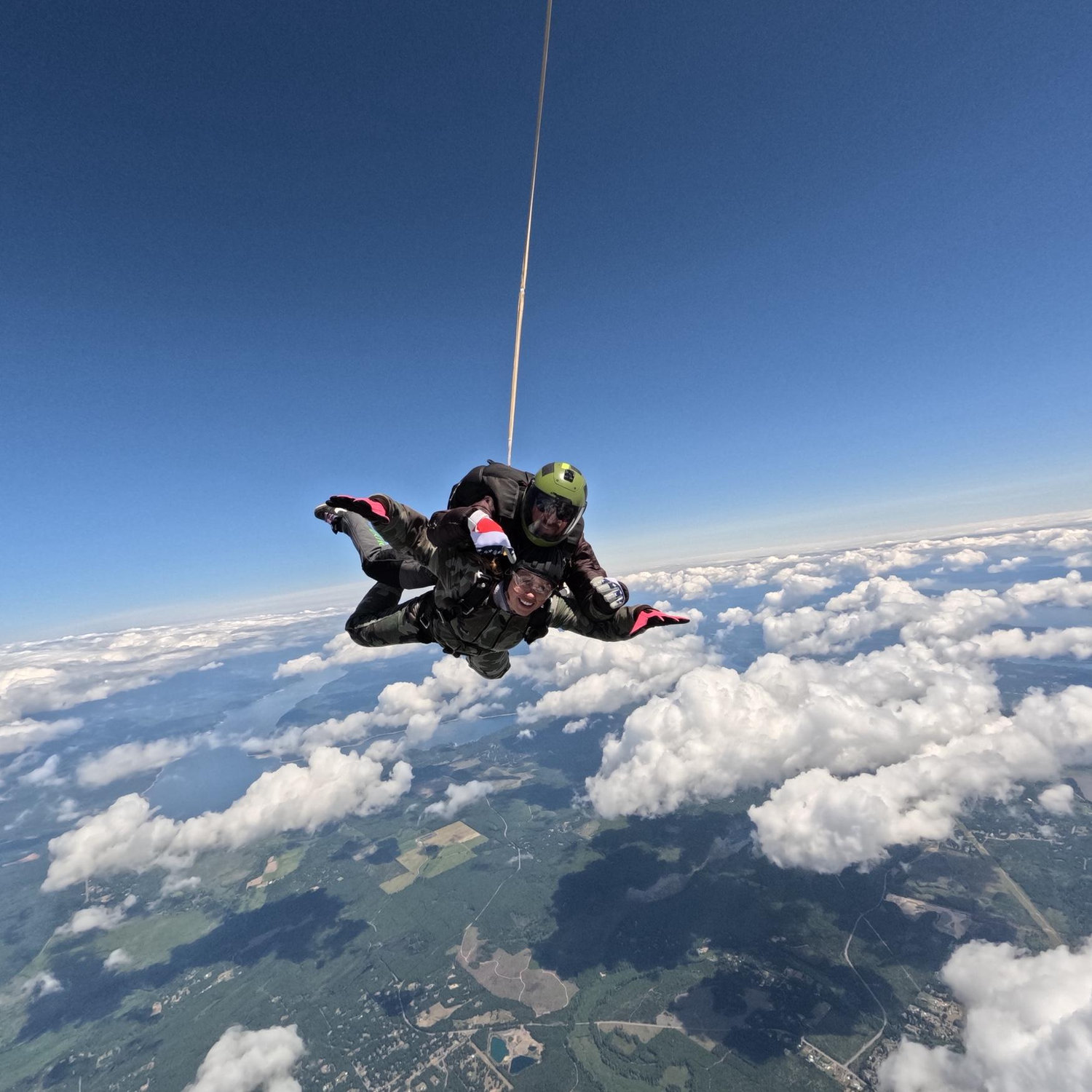 Courtney, Brandon, and Tonia went skydiving with friends in Seattle!