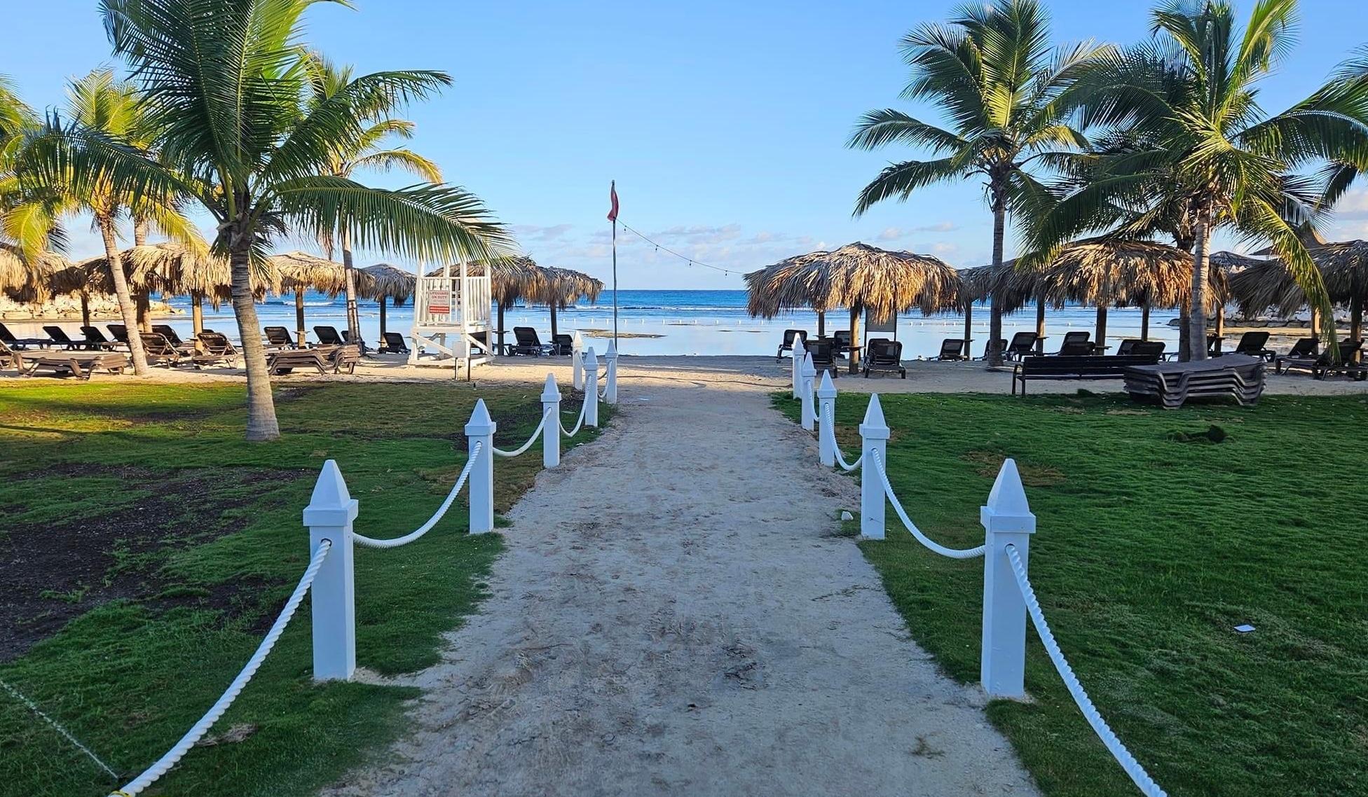 The Wedding Website of Valarie Lock and Justin Elmergreen