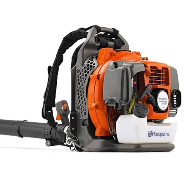 Gas powered leaf blower