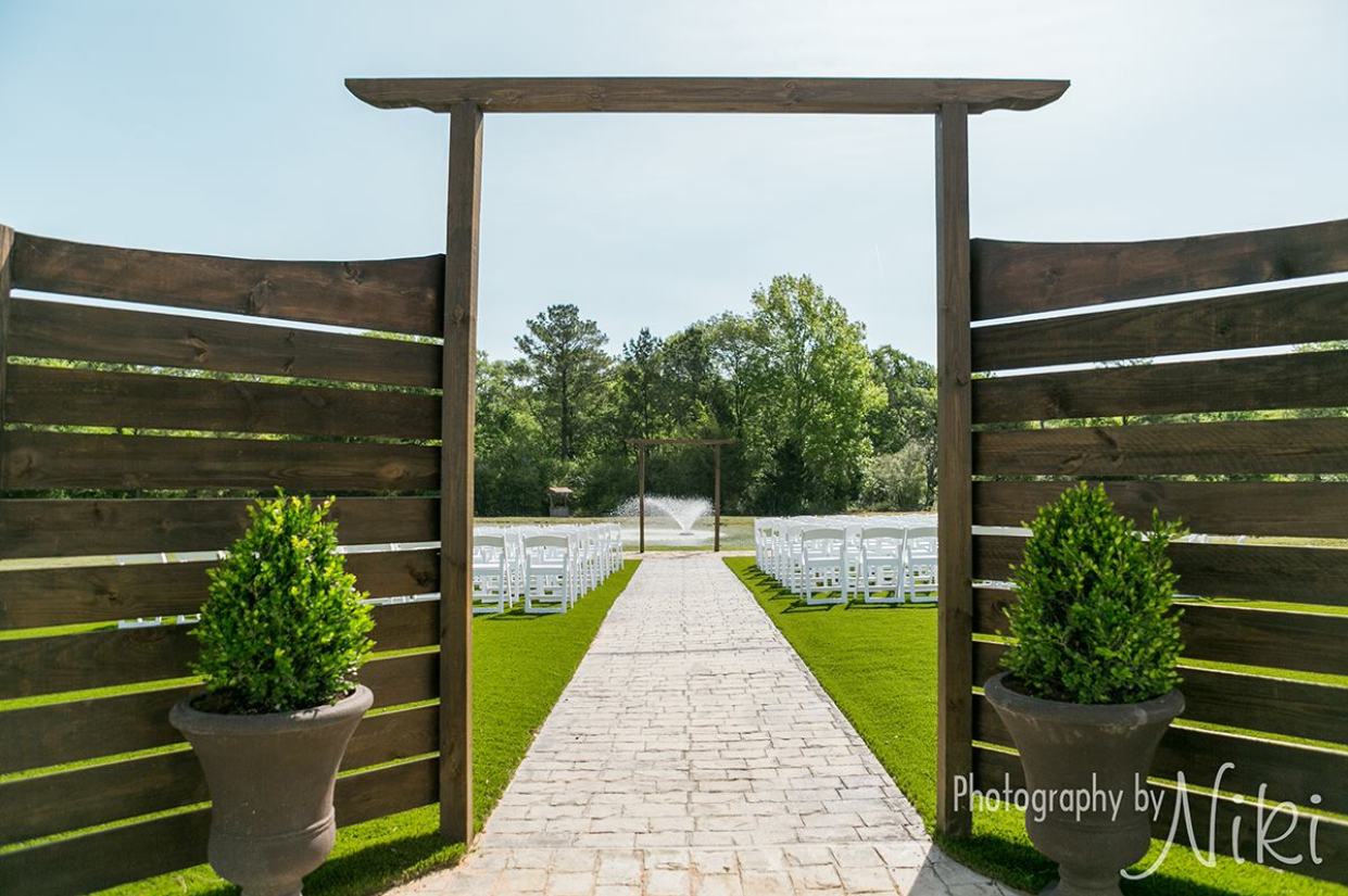 The Wedding Website of Leanne Burns and Matthew DuPree