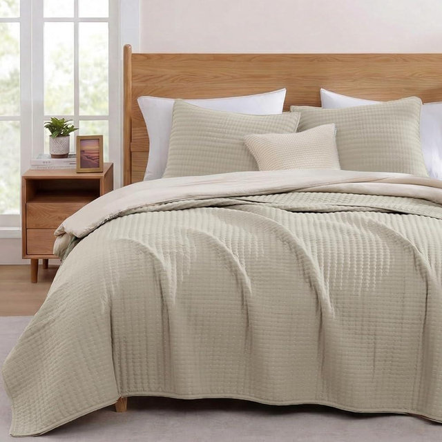 WRENSONGE King Size Quilt-3 Pieces Lightweight Bedspreads Light Oatmeal King Quilt Bedding Set for All Seasons, Soft Summer Coverlet with 2 Pillow Shams Suitable for Bed, Couch, Quilt Blanket