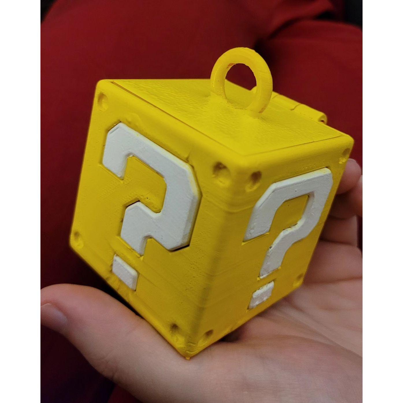 The ring box Thomas proposed with! He 3d printed it :)