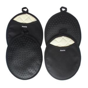 Honla 4-Piece Oval Pot Holders with Pockets - Heat Resistant to 500° F,Flexible Non-Slip Silicone Grip Hot Pads,Black