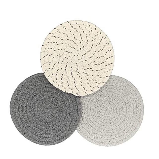 Hot Pads (Set of 3)，100% Hand-Woven Heat Insulation Pad with Cotton Rope，Hot Mats for Pots and Pans。for Placement of Cooking and Baking Kits, 8 Inches in Diameter (Gray)