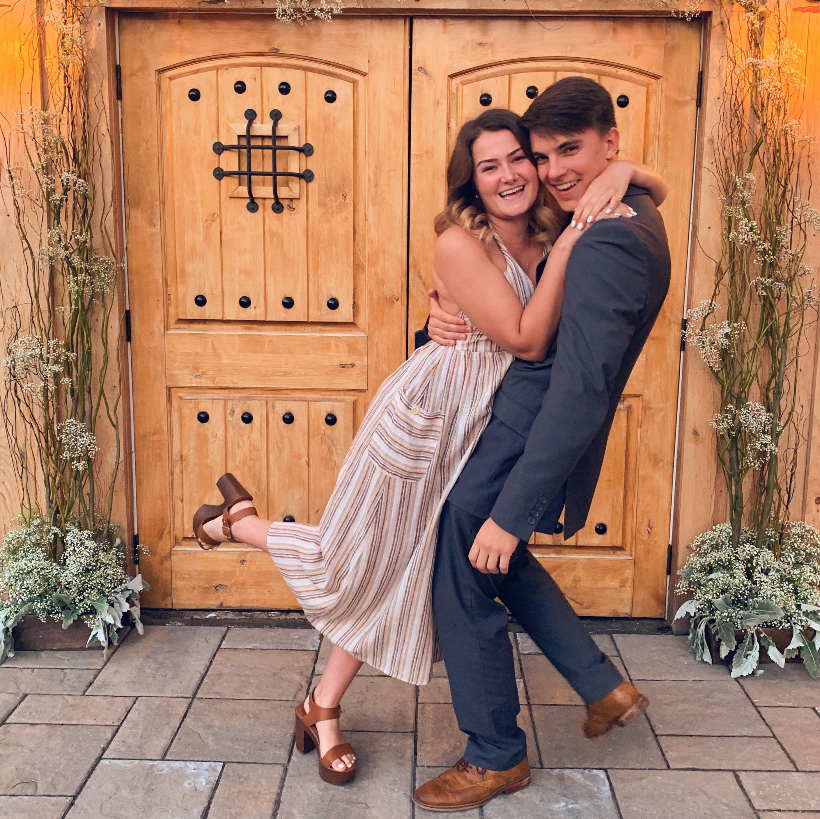 We love a good wedding pic.