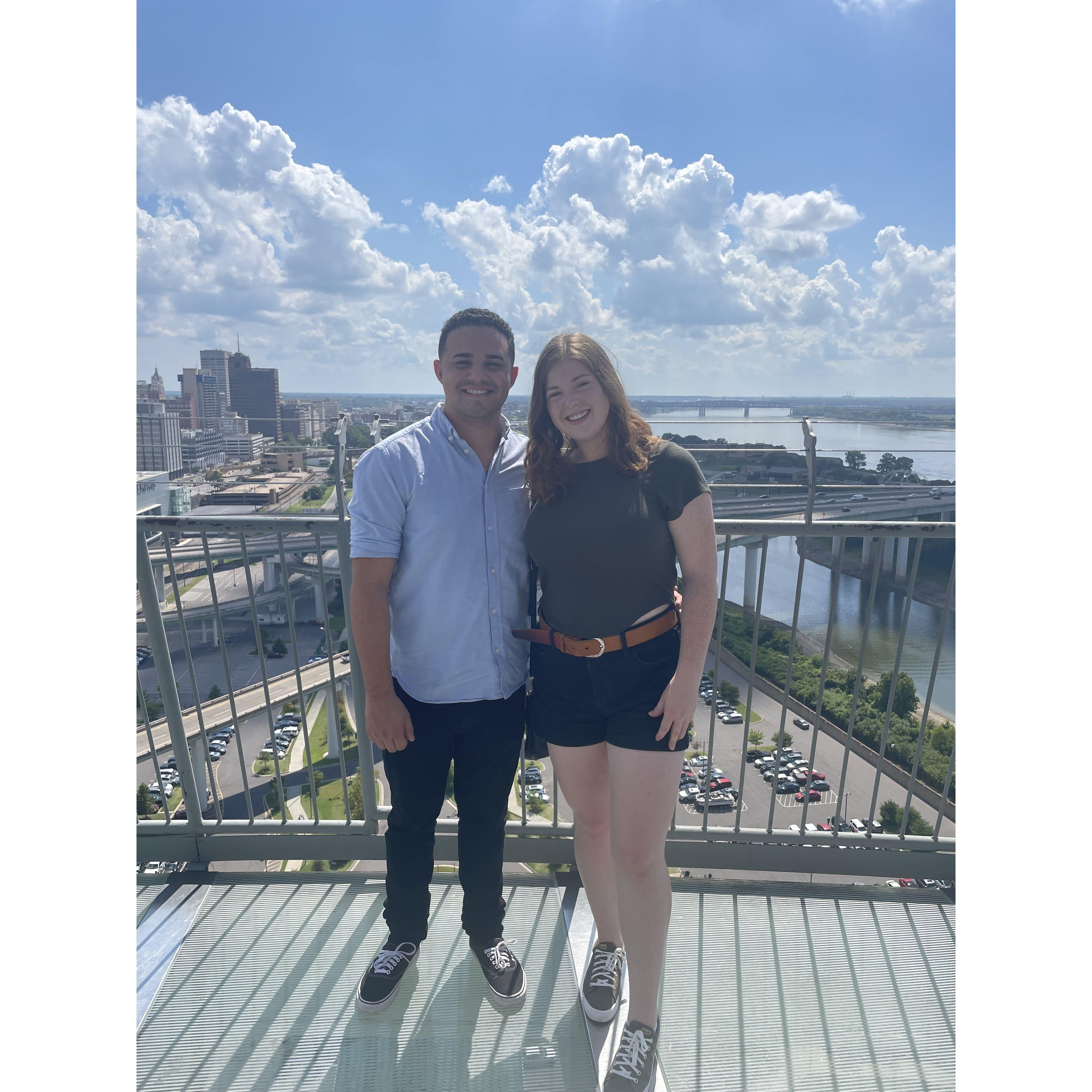Hannah's first-time visiting Daniel's family in Memphis, Tennessee!

Primera vez que Hannah visito la Familia de Daniel en Memphis, Tennessee