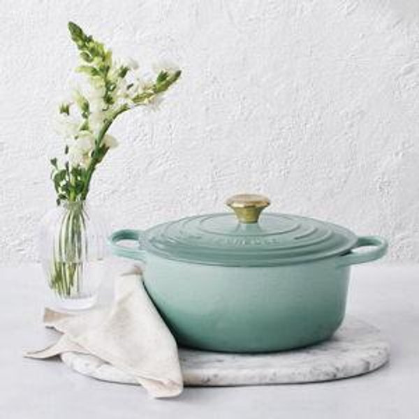 Signature Round Dutch Oven - Sage (7.25 qt)