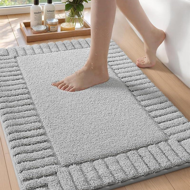 Color&Geometry Small Bath Rugs Non Slip Washable- 16"x24" Absorbent Light Grey Bathroom Rugs, Soft Bath Mats for Bathroom Floor, Shower, Bathtub, Laundry