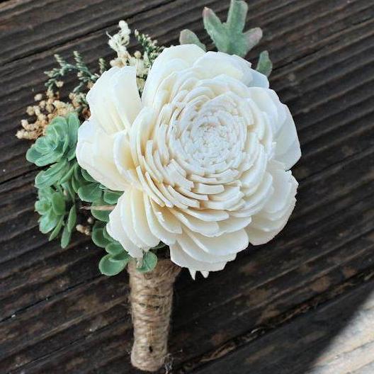 groom boutonniere