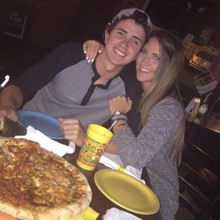 Nuestra primera foto juntos. Our first picture together