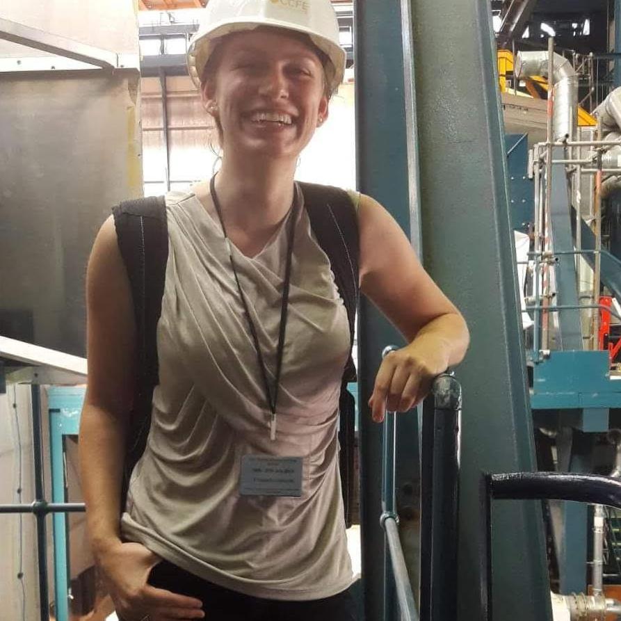 Elizabeth is getting her lab tour. What a great experience! (07/2018 JET tokamak Oxford, UK)