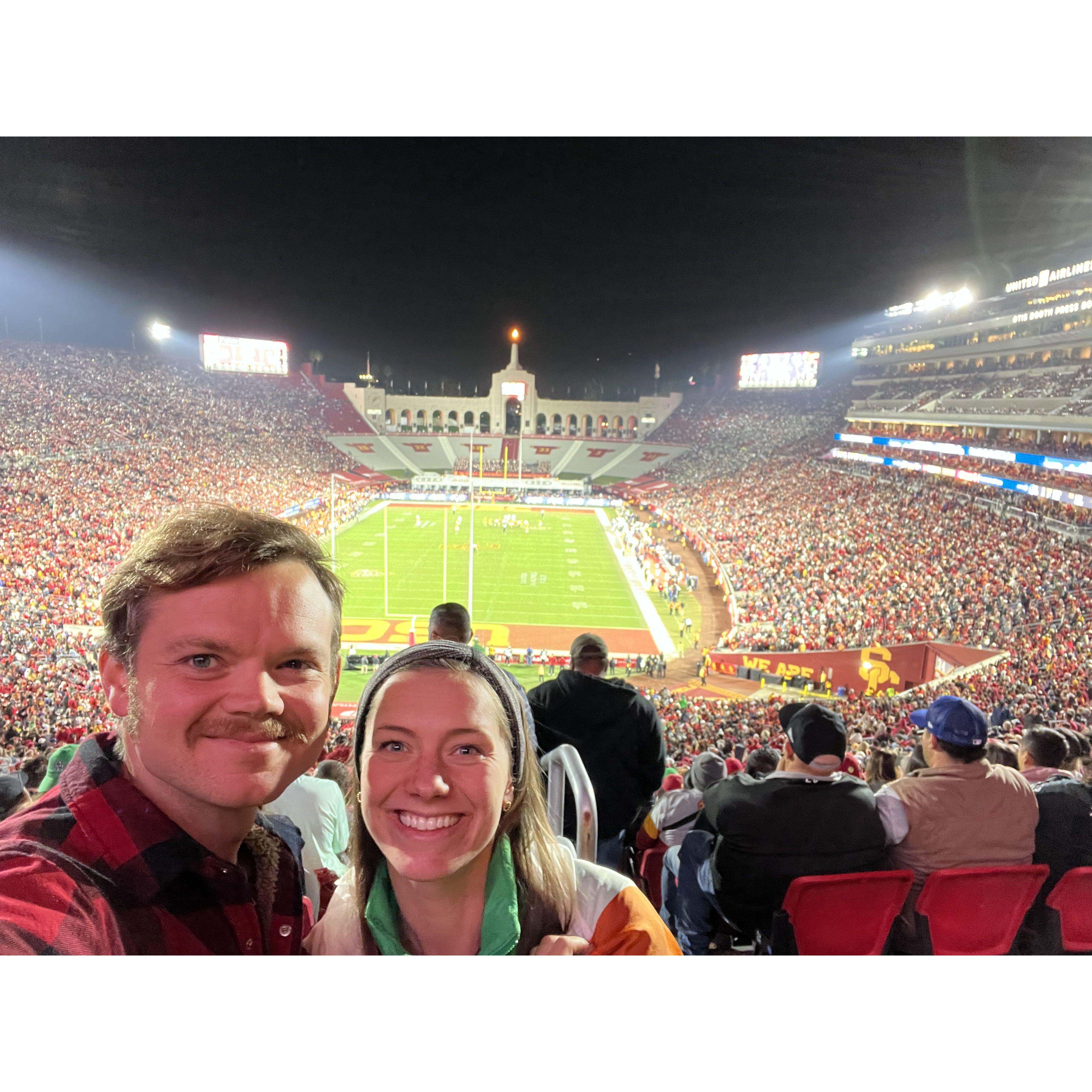 ND vs USC. Trojans won, but Fighting Irish clearly superior.
