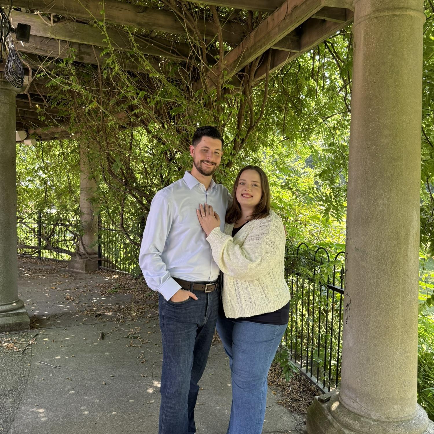 An impromptu engagement photo session in German Village in Columbus!