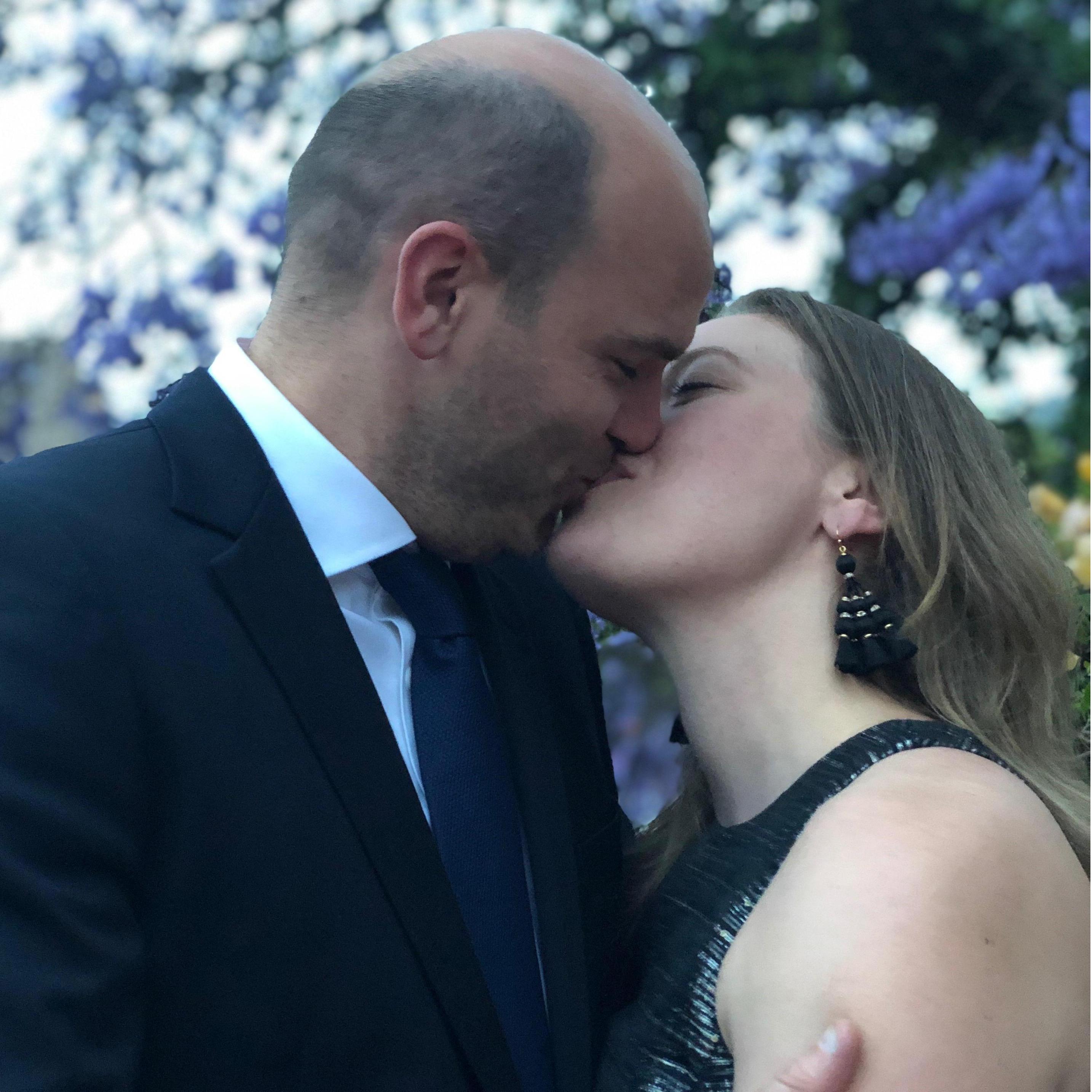 Kissing in a tree