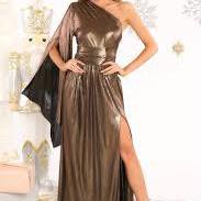 Welcome party example attire for women.