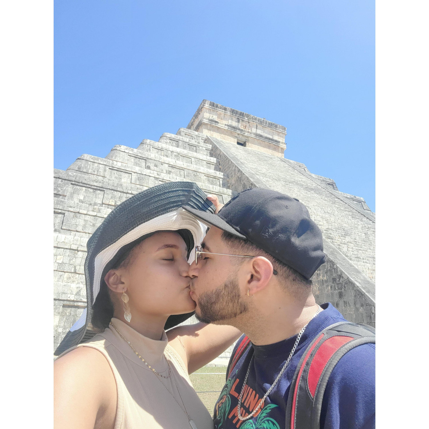 Donde sea que estemos juntos es nuestro lugar favorito-- Together is our favorite place to be