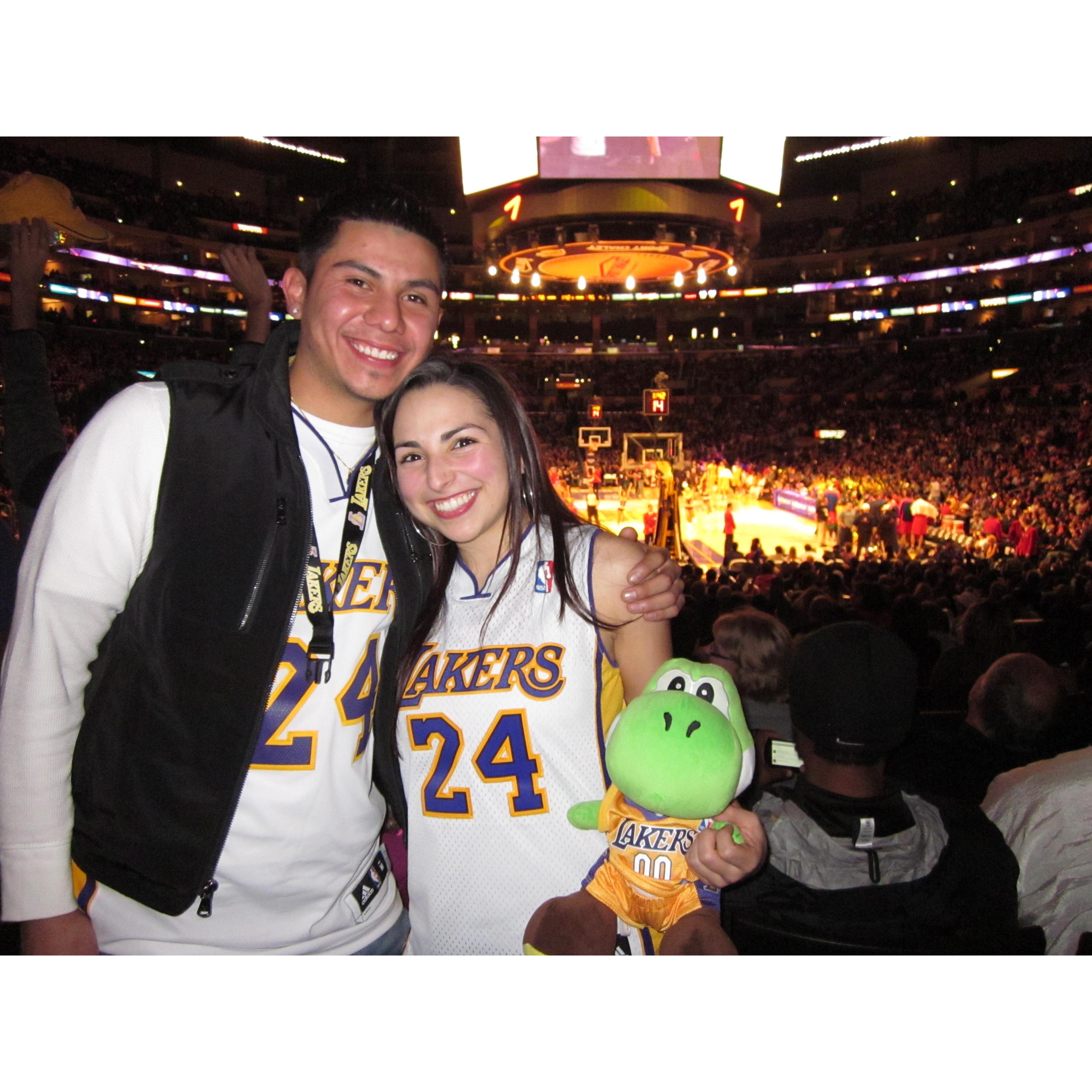 Vanessa took Dougie to his first Lakers game as a surprise for his birthday! They took their "son" Yoshi, that Dougie had given to Vanessa for Valentine's Day.
12/31/2010
