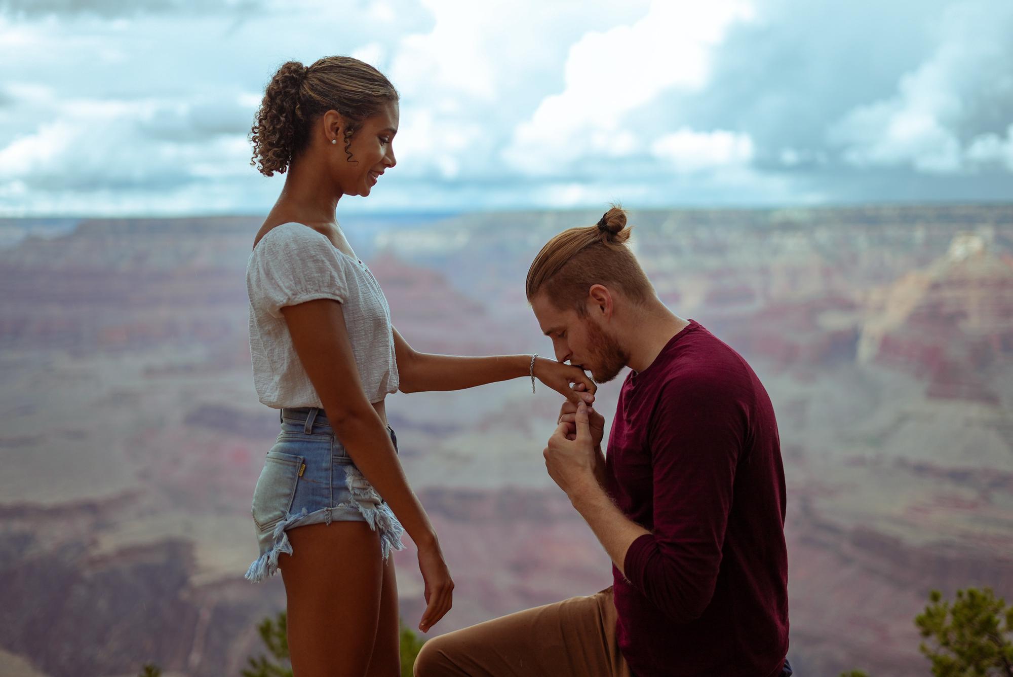 He asked…She said “YES!” 💍 At the Grand freaking Canyon!!