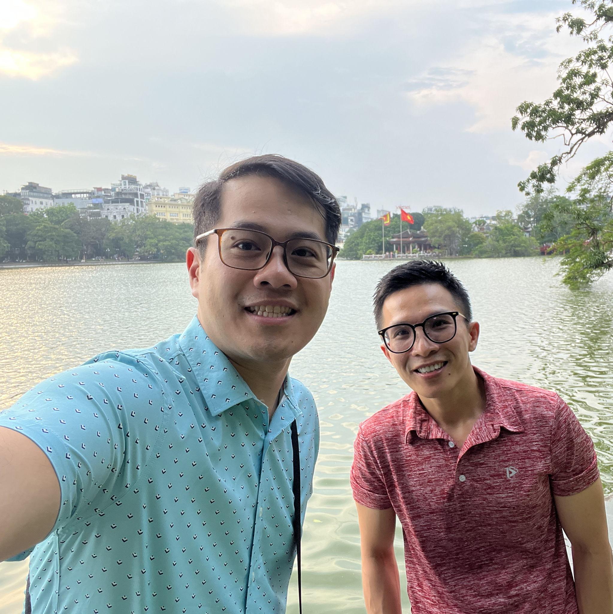 (1) Their first date was at a local noodle shop for bún ốc, where the conversation was apparently much better than the food. Tho talked; Can listened so intently he barely touched his dinner.