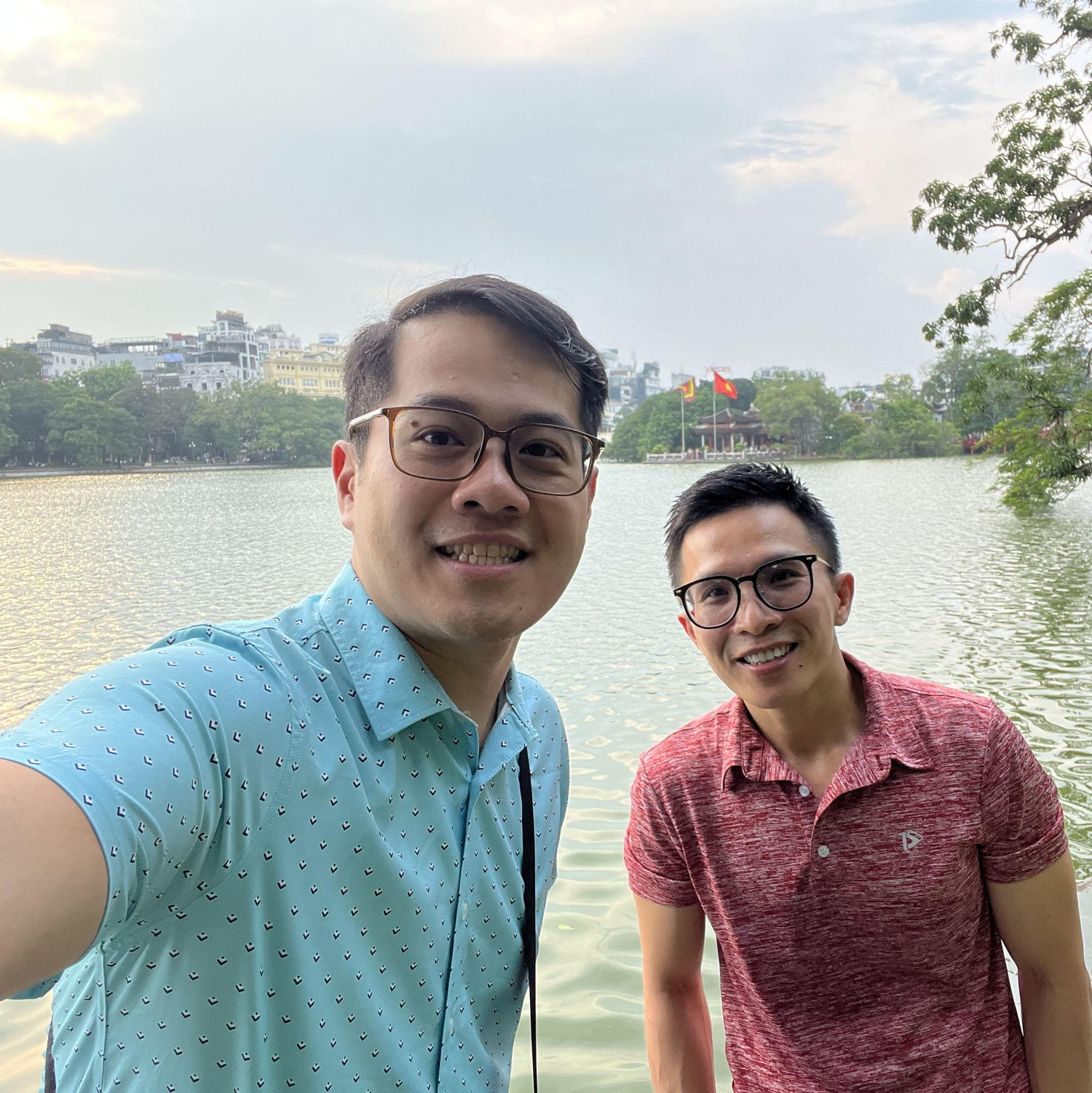 (1) Their first date was at a local noodle shop for bún ốc, where the conversation was apparently much better than the food. Tho talked; Can listened so intently he barely touched his dinner.